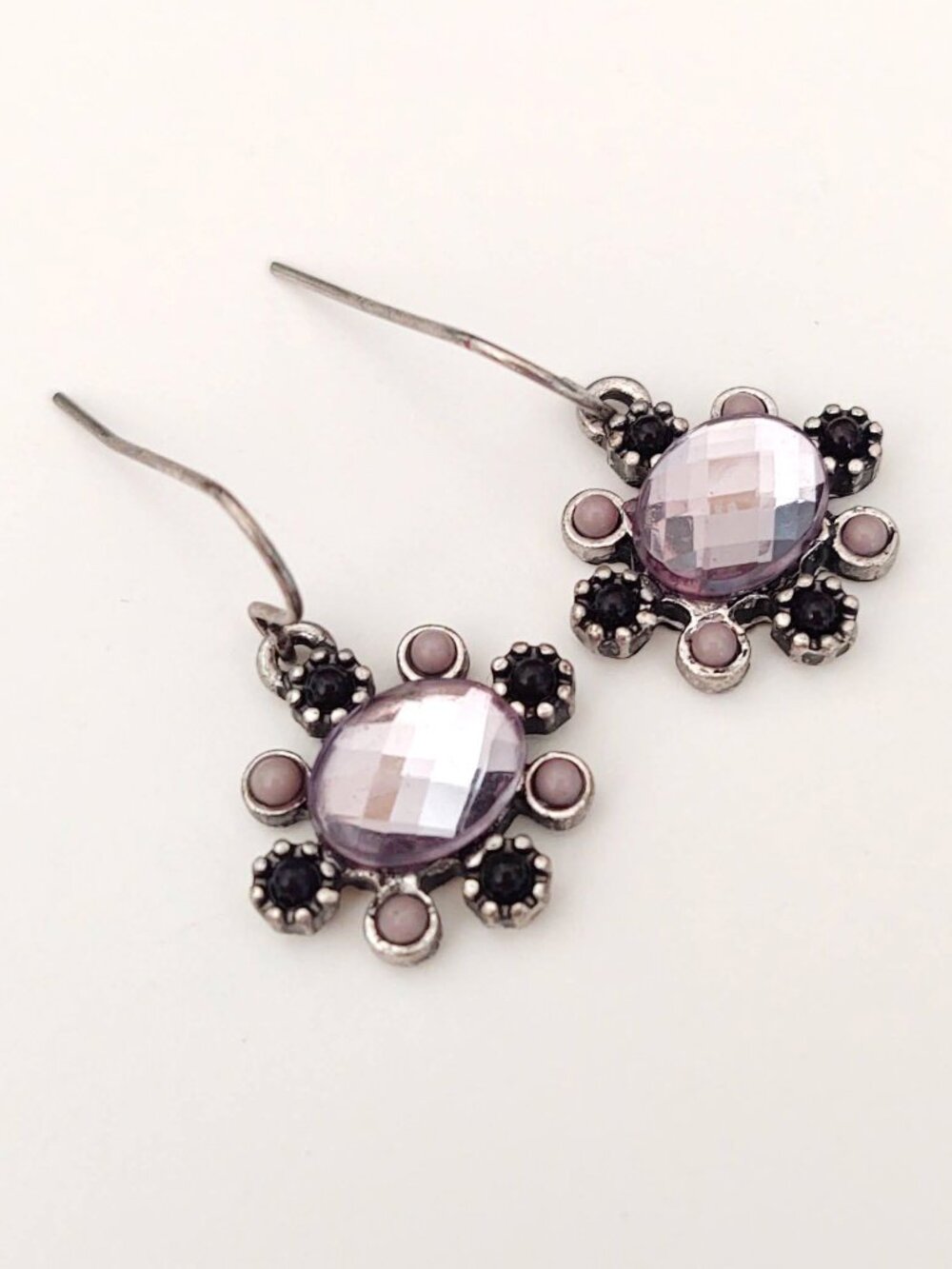 Faceted clear bead with tiny black and beige bead accents
